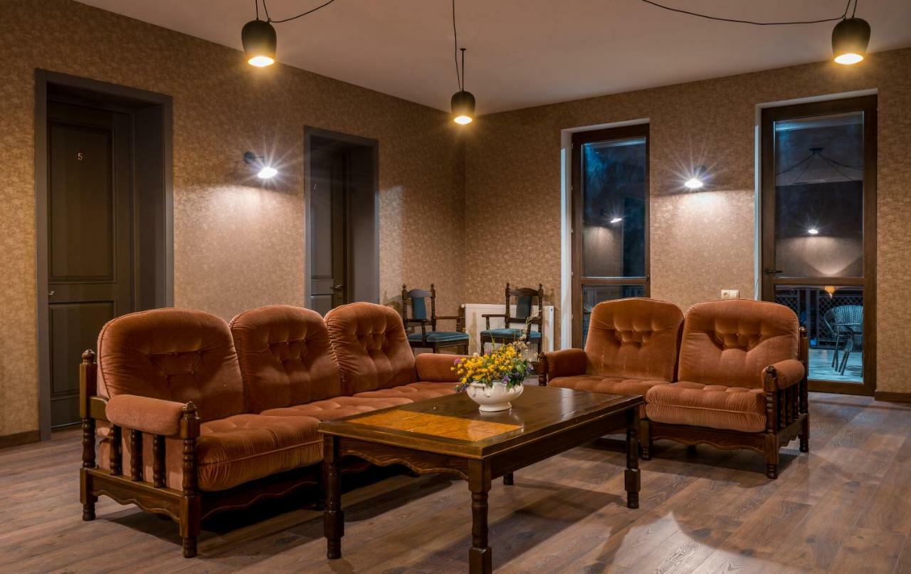 Travel Inn Kazbegi Stepantsminda Exterior foto