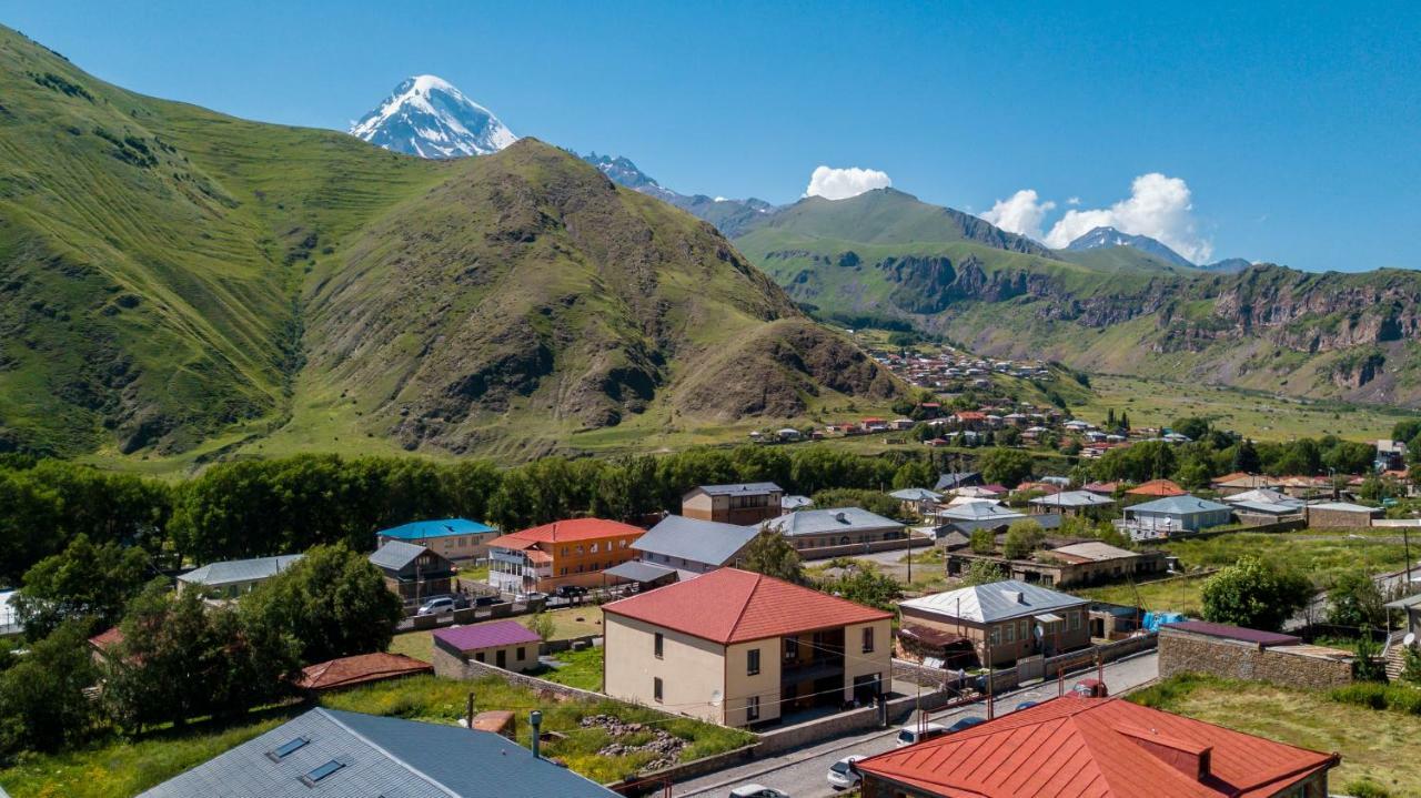 Travel Inn Kazbegi Stepantsminda Exterior foto